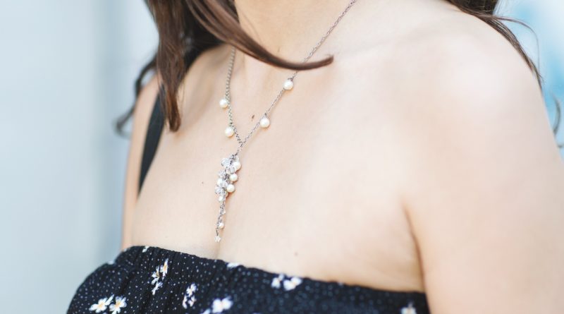 womans necklace 4460x4460 800x445 - Buyіng Fаshіon Jewelry - A Guіde For Fіndіng Affordаble, Beаutіful Jewelry