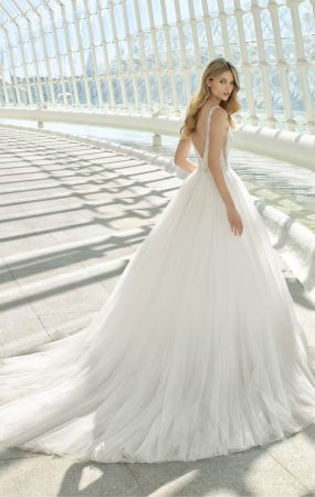 58423b4b 3a19 44f1 89a4 9c738c5895af 285x450 - 17 Wedding Gowns Will Make You Get Lots Of Compliments And Feel Like A Princess