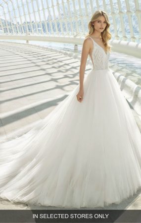 b6558a0e 0faf 4dc7 8e38 af82d0dfe1bf 285x450 - 17 Wedding Gowns Will Make You Get Lots Of Compliments And Feel Like A Princess
